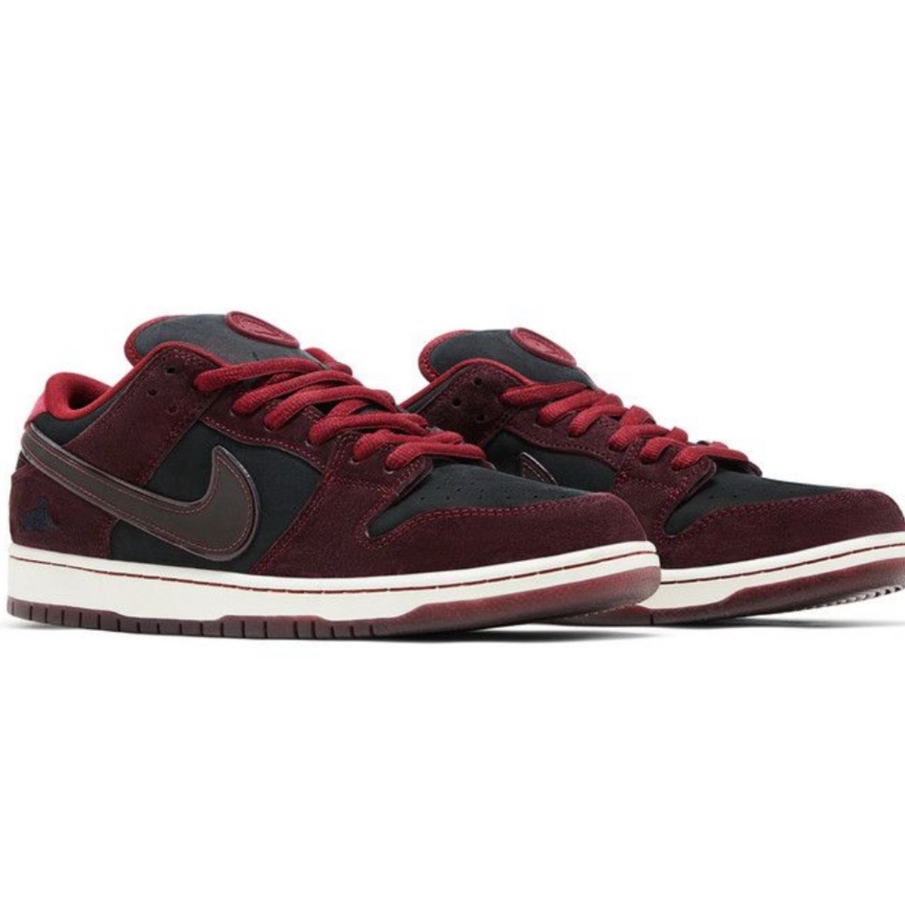 Nike Dunk Low Riot SB